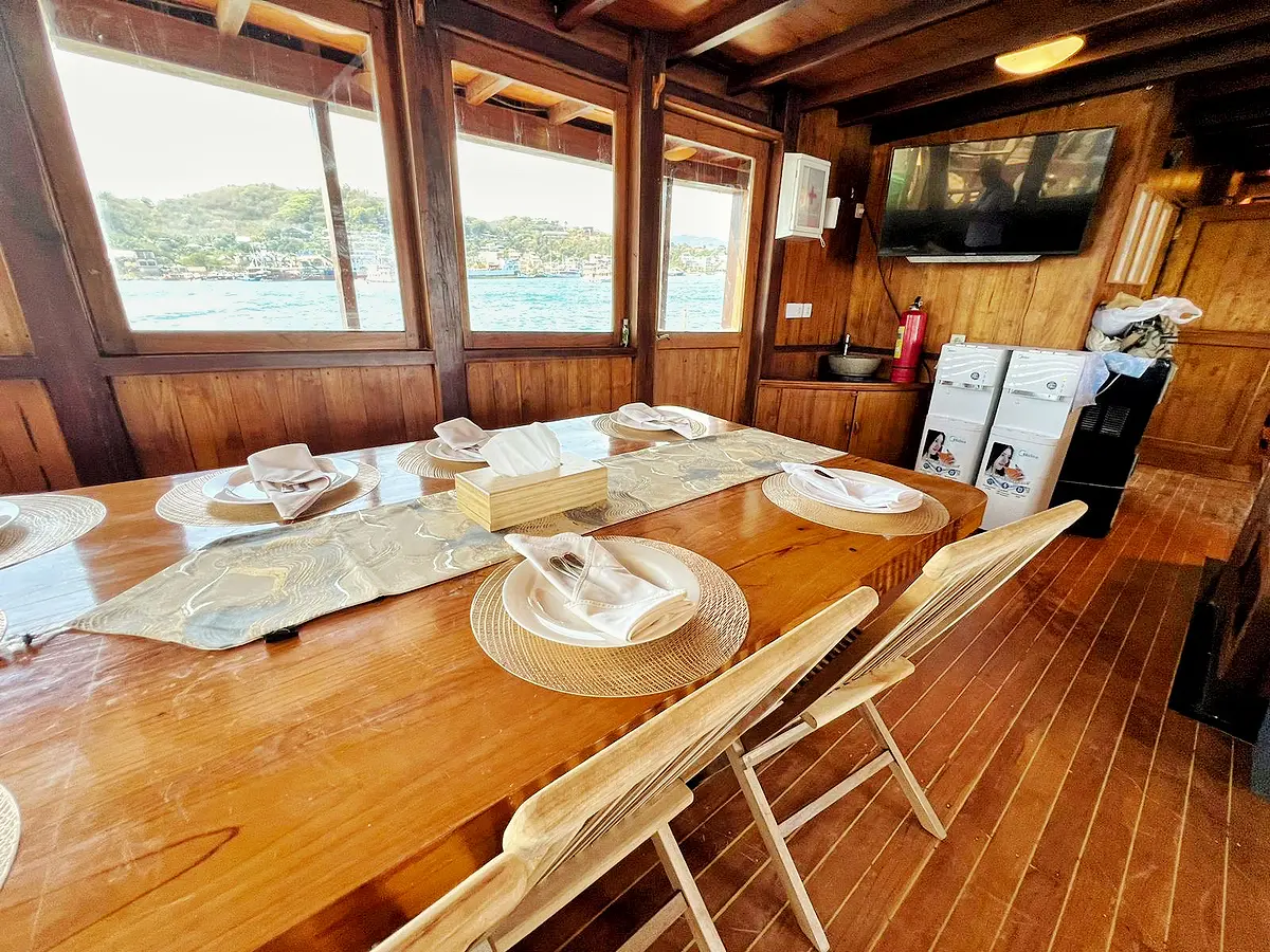 Leticia Liveaboard - Luxury Phinisi Komodo Charter 2026